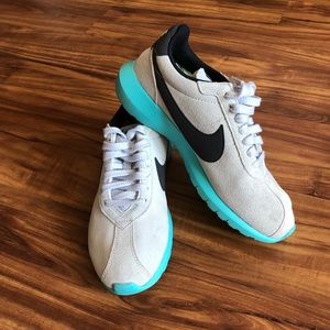 Nike Roshe Men’s 7.5/Women’s 9